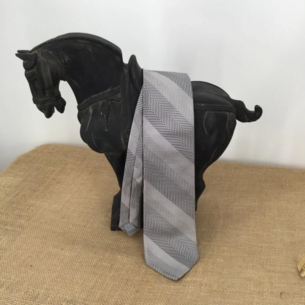 Hickey Freeman Men’s 100% Silk Tie